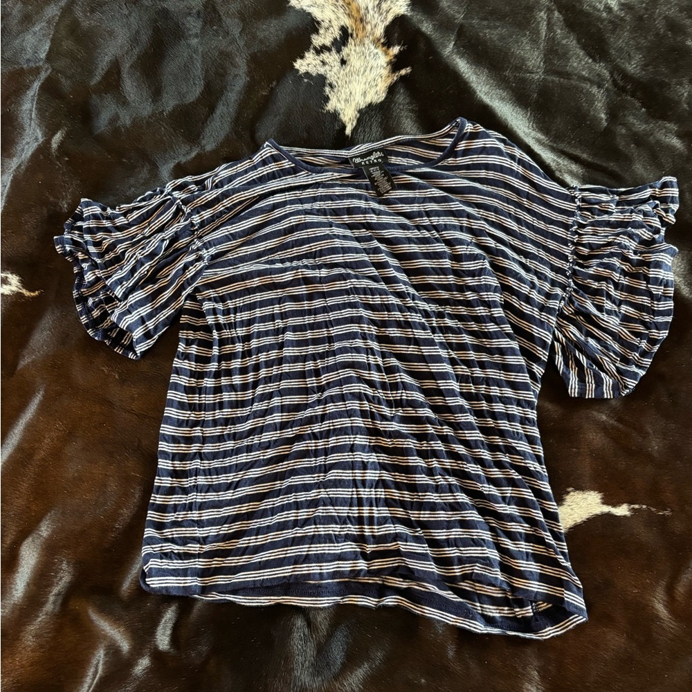 Wrangler Blue and White Ruffled Short Sleeve Blouse